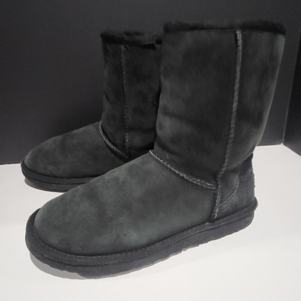 Ugg Dark Green Size 8 Winter Snow Boots